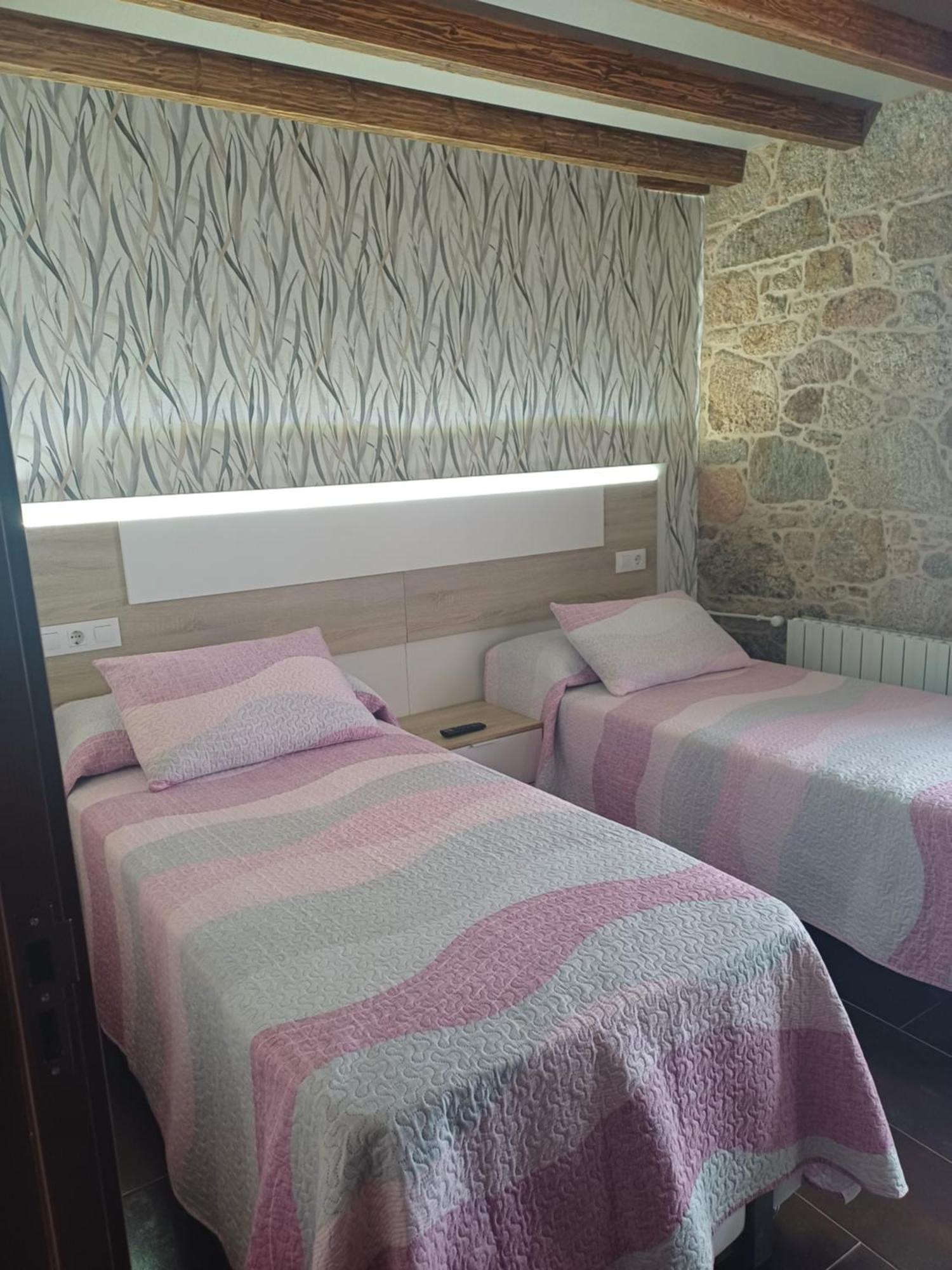 O Cabanel Albergue-Bar Villastose المظهر الخارجي الصورة
