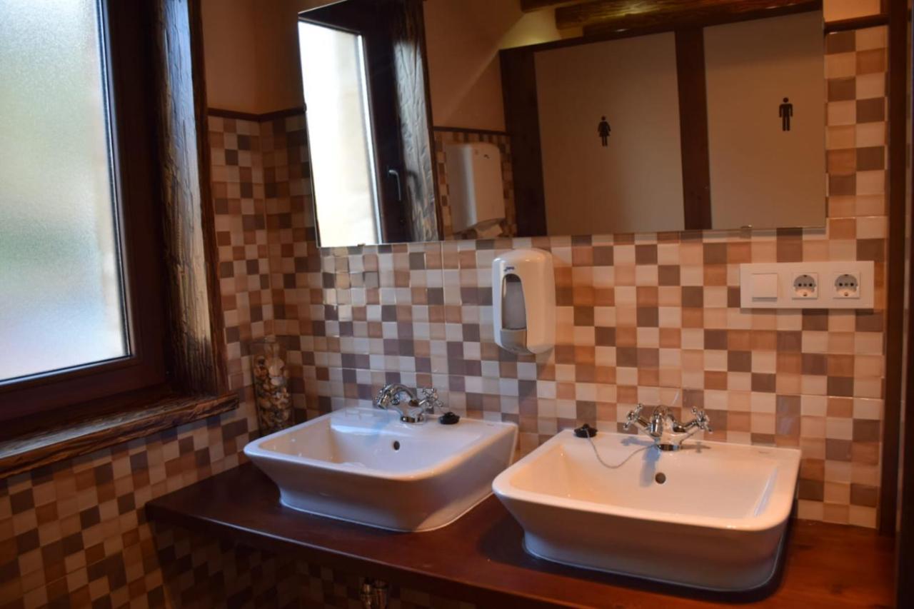 O Cabanel Albergue-Bar Villastose المظهر الخارجي الصورة
